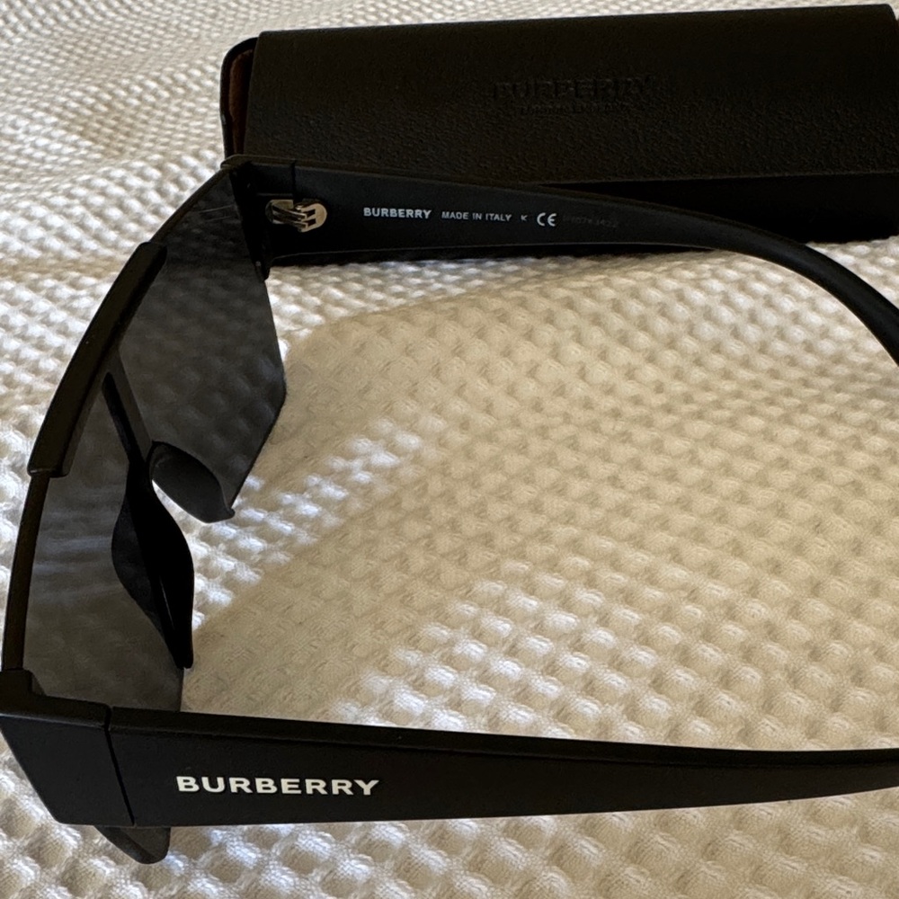 Burberry Black Sunglasses - Picture 2 of 4